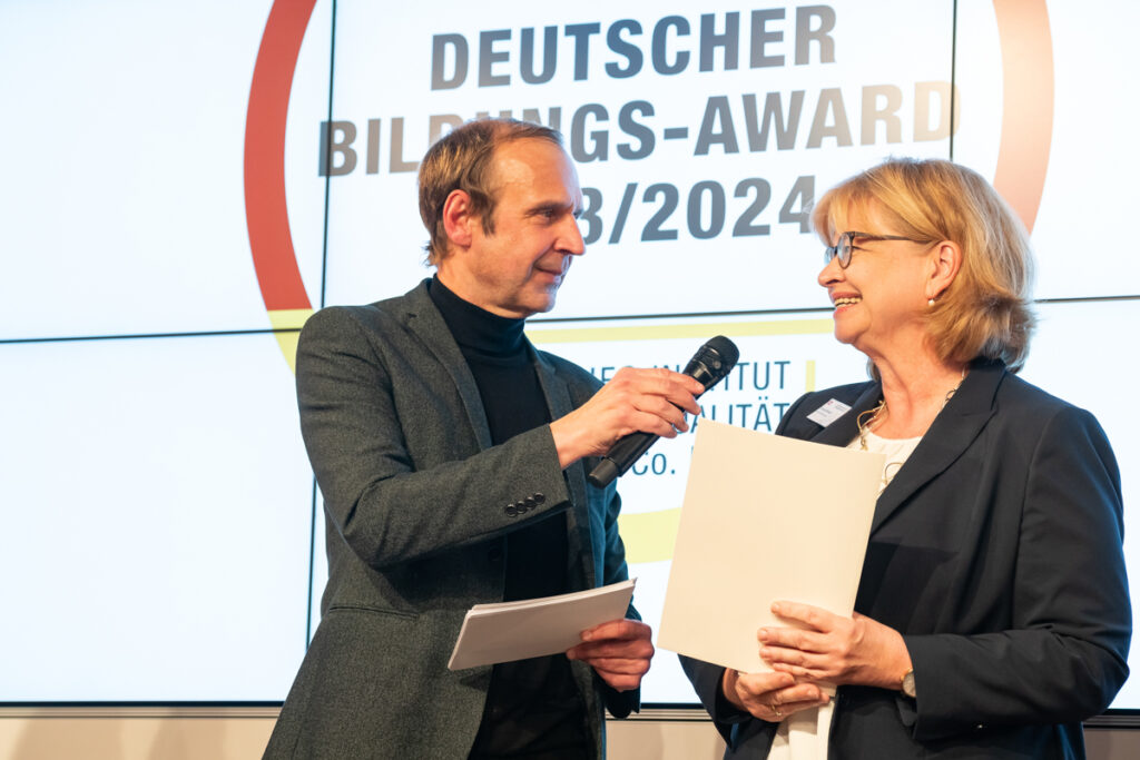 090_Deutscher_Bildungs-Award_021123_101043