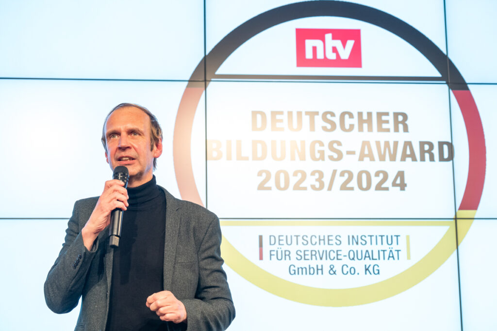 132_Deutscher_Bildungs-Award_021123_101229