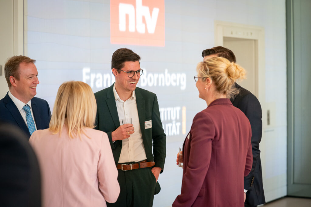030_Deutscher_Versicherungs-Award_230426_Foto-ThomasEcke_101014