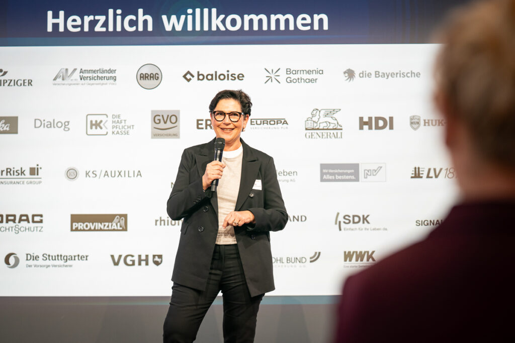 036_Deutscher_Versicherungs-Award_230426_Foto-ThomasEcke_101076