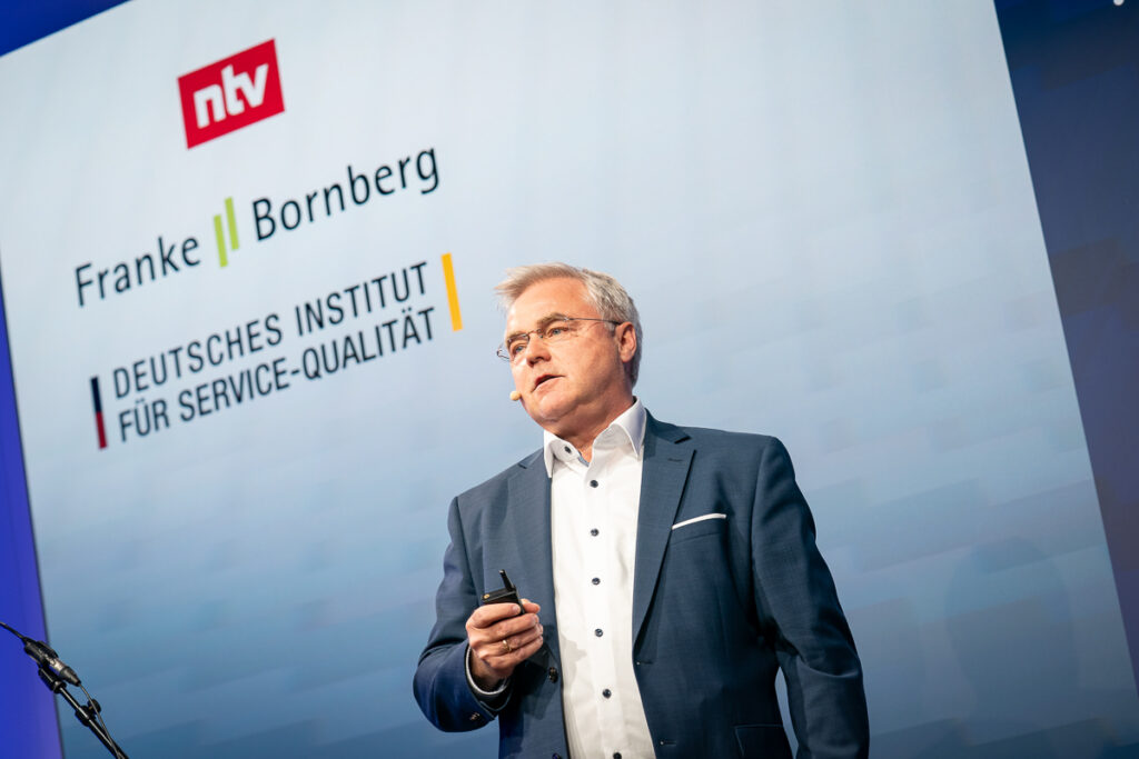 056_Deutscher_Versicherungs-Award_230426_Foto-ThomasEcke_101243